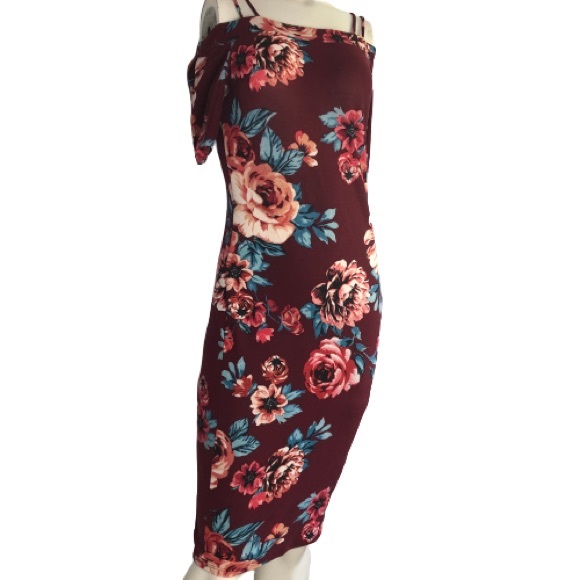 Haute Monde Dresses & Skirts - Haute Monde Floral cold Shoulder Dress (M)